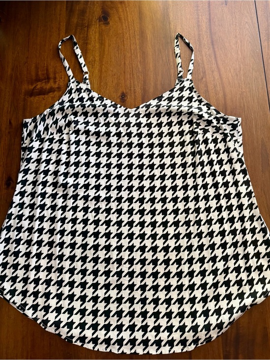 Torrid Curve Tops - Torrid Black & White Houndstooth Cami Tank Top